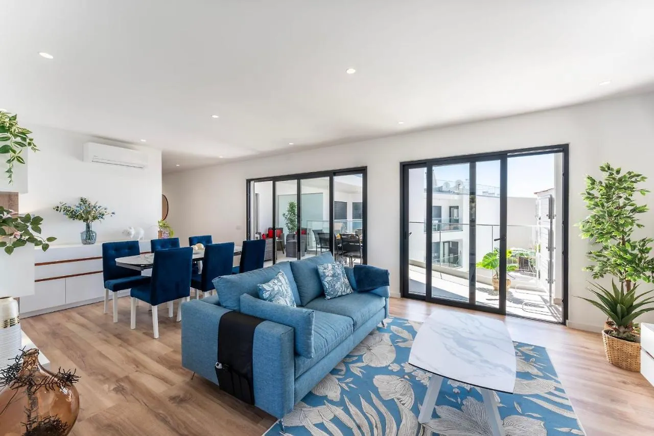 Stunning 3 Bdr Flat W/ Rooftop Pool By Lovelystay Albufeira 0*,  Portugal